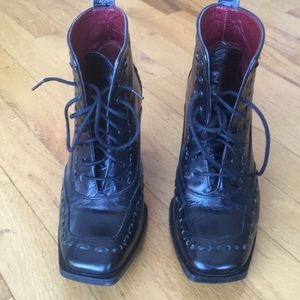 Fluevog Dame Agnes ankle boots Black leather. 6.5